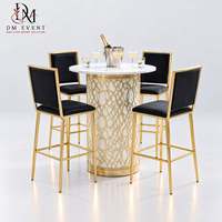 Table de cocktail en acier inoxydable DM EVENT avec cadre doré et plateau en verre trempé pour événements hôteliers
