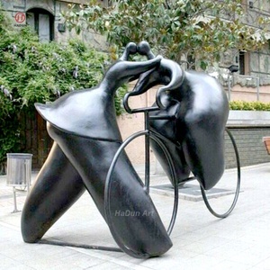Città acquisizione Jean Louis Toutain astratto uomo grasso bronzo statua scultura postino - Product Image 2