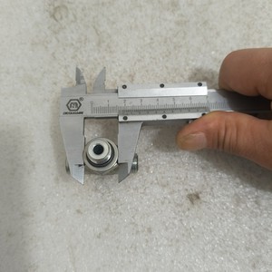 ข้อต่อท่อไฮดรอลิกฮุนได X820-045151 ข้อต่อรูปตัวทีสแตนเลสสำหรับอะไหล่รถขุด - Product Image 4