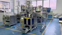 Machine d'emballage automatique à 4 bacs pour kits de quincaillerie de salle de bain, vis et couvercles, machine d'emballage en sachet pour petites pièces