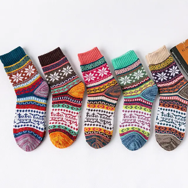 Groothandel Hoge Kwaliteit Winter Warmte Dikker Custom Jacquard Gestreepte Gebreide Sokken Voor Vrouwen
