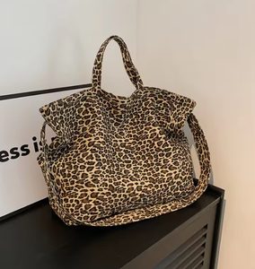 Bolso de hombro de doble cara con estampado de leopardo para mujer, bolso informal de gran capacidad para mujer, bolso de compras para uso diario y de viaje - Product Image 3