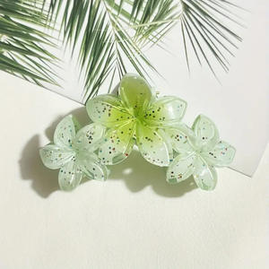 Pinces à cheveux florales multicouches à sequins colorés style bohème, accessoire capillaire Frangipani scintillant - Product Image 3