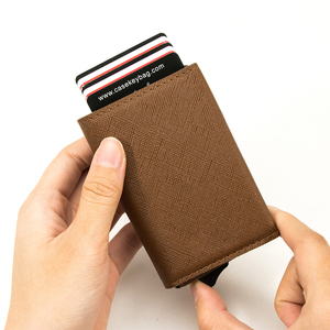 Porte-cartes automatique magnétique en cuir PU Saffiano personnalisé avec logo Casekey, Porta Carte Donna, sécurisé RFID, portefeuille à trois volets - Product Image 2