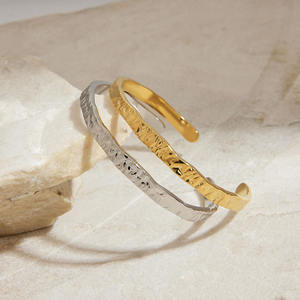 Elegante joyería pequeña 18K oro plata martillado brazalete abierto de moda y elegantes brazaletes de acero inoxidable - Product Image 6