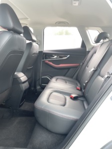 BESTUNE T33 <span class=keywords><strong>SUV</strong></span> d'<span class=keywords><strong>occasion</strong></span> 5 places, <span class=keywords><strong>essence</strong></span>, transmission <span class=keywords><strong>automatique</strong></span>, avec caméra de recul et toit ouvrant électrique - Product Image 4