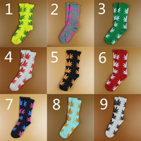 Vente en gros bon marché Canada Leaf Maple Planthip Hop Street Chaussettes unisexes en coton Crew Weed Bulk