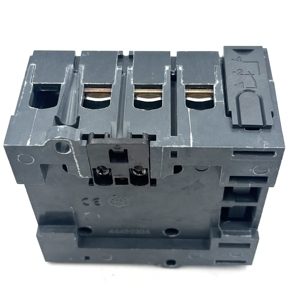Interruptor de Carga Serie INS40 28900 Nuevo y Original, Trifásico, 690 V CA, Uso Industrial, Material PC, 1 Año de Garantía - Product Image 4