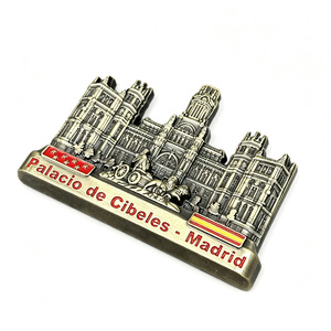 Imán de nevera personalizable de bronce retro de Madrid, España, con diseño de los principales monumentos, recuerdo turístico en metal 3D del Palacio de Cibeles y Fuente de Cibeles - Product Image 3