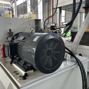 Prensa de estampado de láminas de metal Estampado de láminas de aluminio y plástico, estiramiento, rebordeado Prensa hidráulica de Formación Integrada - Product Image 4