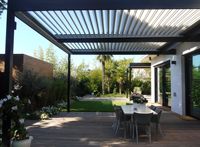 Ombrage extérieur pergola en aluminium persienne motorisée persiennes de toit automatiques pergola toit rétractable avec store enrouleur coupe-vent