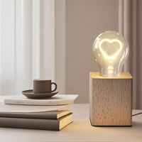 Globe en verre moderne 2W A60 220V-240V avec ampoule en forme de cœur Veilleuse LED pour éclairage ambiant de chambre Base en bois