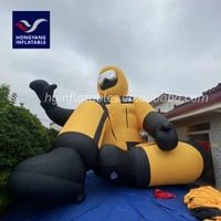 Modèles de figurines gonflables à grande échelle de 8m Écran de 5m et arc gonflable de dessin animé avec accessoire de ventilateur Utilisation d'événement en plein air