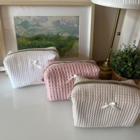 Pochette cosmétique texturée Coquette Waffle, couleur unie, mini nœud, fermeture éclair dorée, sac de rangement portable pour maquillage, cadeau pour femme