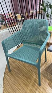 Ensemble de chaise longue et table de jardin en plastique imperméable, moderne et simple, pour l'extérieur, avec couleur personnalisée - Product Image 2