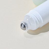 Flacon roll-on vide de luxe en PP de 18 ml avec bouchon à vis pour déodorant liquide, idéal pour les soins de la peau et l'emballage cosmétique personnel.