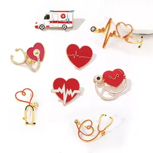 Moda regali medici spilla Pin stetoscopio elettrocardiogramma spilla smaltata a forma di cuore accessori per infermiere medico spille