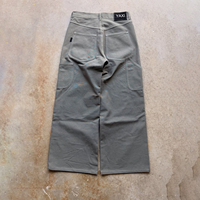 Jean baggy gris sur mesure YAXI pour homme, avec poches avant surdimensionnées, surpiqûres contrastées et coupe large en denim