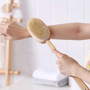 Spazzola da Bagno Esfoliante Hemu, Scrubber Manuale Rotondo per il Corpo con Setole di Cinghiale e Guanto in Bambù per Massaggio della Pelle - Product Image 4