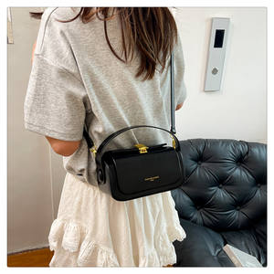 Bolsos de Mano de Mujer de Cuero PU de Alta Calidad, Nuevo Diseño, Bolsos de Hombro Cruzados Modernos, Correa Única, Cierre, IP56, Cadenas - Product Image 4