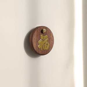 Cubierta Magnética para Mirilla de Madera de Nogal con Caracteres Auspiciosos, Cubierta Decorativa para Puerta de Casa, 1 cm de Grosor - Product Image 3