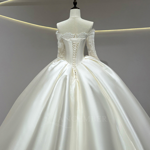 JFH62 Vestido de Novia Moderno Minimalista de Satén con Cuello Barco, Largo hasta el Suelo, con Mangas de Encaje, Cola Capilla y Flores - Product Image 5