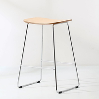 Tabouret de bar moderne en bois massif, écologique et durable, avec piètement en fer, pour salle à manger, îlot de cuisine, comptoir de bar, réception
