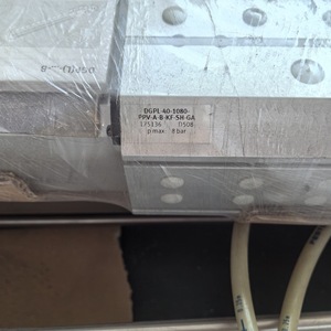 Cilindro FESTO DGPL-40-1080 PPV-A-B-KF-SH-GA, Cuerpo de Acero Neumático, Presión Máxima de 8 Bares - Product Image 1