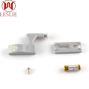 Luminaire de placard Leslie à LED, montage en surface, finition mate, installation facile, 36V DC, moulage par injection - Product Image 3