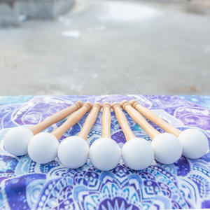 Vente en gros/OEM/Prix d'usine Bâton en caoutchouc Bol en cristal à percussion blanche Bâton de percussion Yoga Méditation Grande quantité de spot peut être vendu en gros - Product Image 3