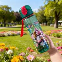 Bouteille d'eau de 700 ml pour enfants, design moderne, à boire directement, avec corde portable, accessoires de rentrée scolaire pour la vente en gros