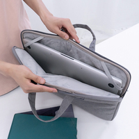 Sac d'affaires très vendu de 13 pouces, grande capacité, housse pour ordinateur portable imperméable avec matériau en polyester épaissi