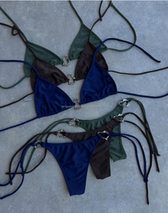 Nuevo Bikini Triangular con Estampado de Cuadros y Lazos, Tirantes Finos, Última Moda en Venta - Product Image 4