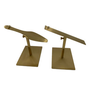 Exhibidores de Zapatos de Acero Inoxidable con Recubrimiento Dorado de Alta Calidad para Publicidad en Escaparates de Centros Comerciales y Tiendas - Product Image 3