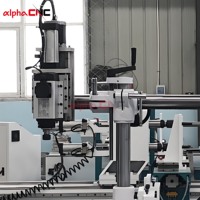 Tour à bois CNC automatique 4 axes Alpha avec moteur servo 4KW, broche haute vitesse et guide de précision 0,02 mm pour le bois