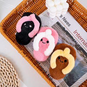 Lindo llavero de peluche con forma de chancla, adorable colgante de peluche con forma de zapatilla y cara bordada para accesorios de verano - Product Image 1