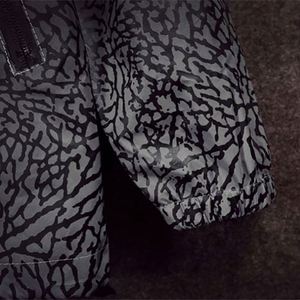 Veste réfléchissante à capuche à manches longues en polyester 100% pour homme, streetwear, softshell, logo personnalisé - Product Image 3