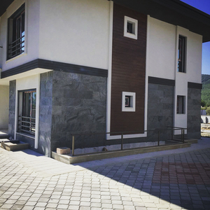 Paneles de Revestimiento de Piedra Delgada en Chapa de Pizarra Gris Plateado Claro, Acabado Texturizado Natural, Moderno, Duradero, Ecológico, para Interiores y Exteriores - Product Image 3