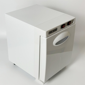 Una máquina de gabinete calentador de toallas calientes de gran capacidad con gabinetes esterilizadores de desinfección doble para salón de spa - Product Image 3
