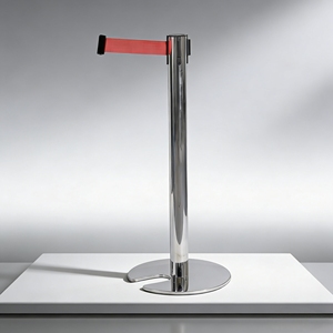 Poteau de contrôle de foule en acier inoxydable argenté durable avec base en fonte lestée et ceinture de 5 cm de large - Product Image 1