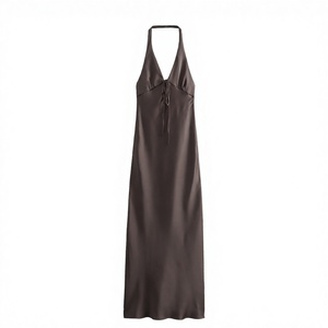 Robe longue élégante en satin à col halter et laçage, couleur unie, sans manches, coupe ajustée, ourlet droit, idéale pour les soirées, pour femme - Product Image 3