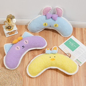 Nuovo orsacchiotto di fabbrica in velluto Pet fiocco mezza luna e cuscino a forma di U per il sonno profondo o il gatto Step-on latte Spot giocattolo - Product Image 1