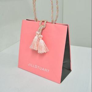 Sacs de courses en papier enduit écologiques personnalisés avec logo Crown Win, ruban laminé, style luxueux, utilisation en supermarché, matériaux recyclés - Product Image 4