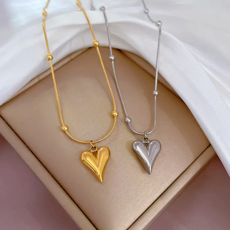 Fashion Jewelry 18K Gold Plated Vintage Heart Pendant Necklace Round Snake Chain Stainless Steel Necklace for Women