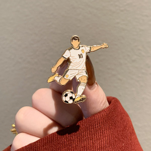 Spilla Distintiva in Metallo Smaltato Personalizzata per Calciatori - Spille Smaltate per Giocatori di Calcio per Merchandising per Tifosi e Collezionabili Sportivi - Product Image 5