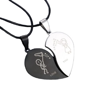 Coppie Gioielli Rotto Collane Del Cuore Nero Coppia <span class=keywords><strong>Collana</strong></span> In Acciaio Inox Incidere Love You Pendenti di <span class=keywords><strong>Collana</strong></span> di san Valentino - Product Image 1