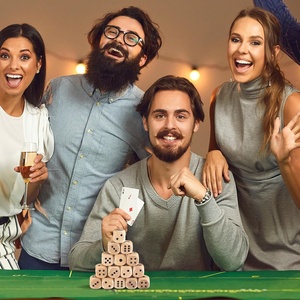 Vente en gros usine – Dés D6 en bois naturel brut de 14 mm avec points pour jeux de société - Product Image 5