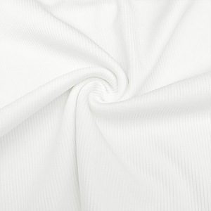 Ensemble 2 pièces tendance pour femme : haut court côtelé à bretelles et mini-jupe avec détails à œillets - Product Image 6