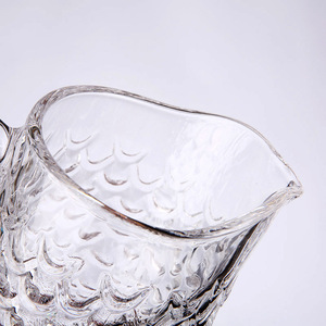 Ensemble de 7 pièces en verre motif sirène pour la vente en gros, comprenant une carafe à <span class=keywords><strong>eau</strong></span> à motif écailles de <span class=keywords><strong>poisson</strong></span> en relief de 1,25 L et 6 verres à jus gravés motif <span class=keywords><strong>poisson</strong></span> - Product Image 5