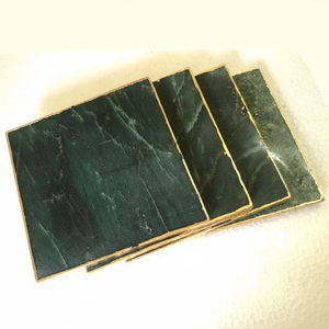 Ágata Piedra preciosa Jade verde Cuadrado Ágata Posavasos verdes con borde Chapado en oro Comprar en línea de Amayra Crystals Export - Product Image 1